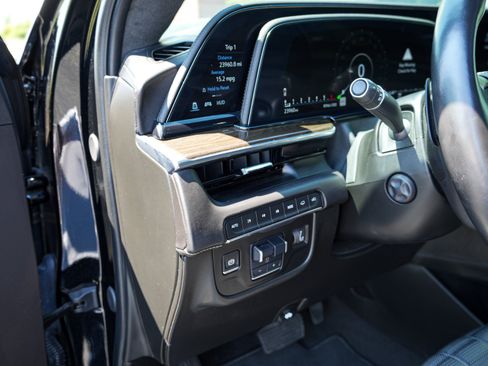 Used 2024 Cadillac Escalade ESV Sport Platinum w/ LPO, ONYX Package AWD/4WD image 13