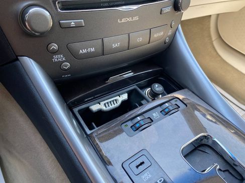 Used 2010 Lexus IS 250C w/ Luxury Pkg RWD image 25