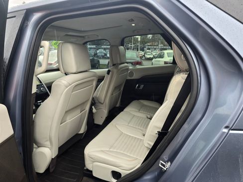 Used 2018 Land Rover Discovery HSE Luxury AWD/4WD image 19