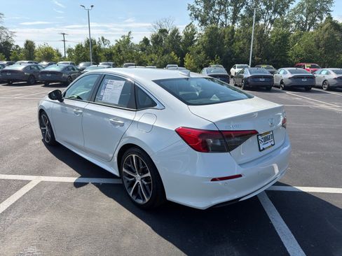 Used 2023 Honda Civic Touring image 4