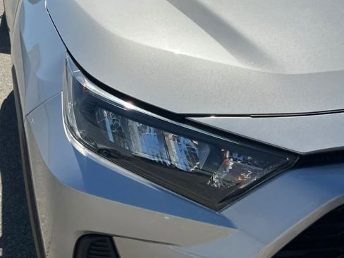 Used 2022 Toyota RAV4 LE AWD/4WD image 14