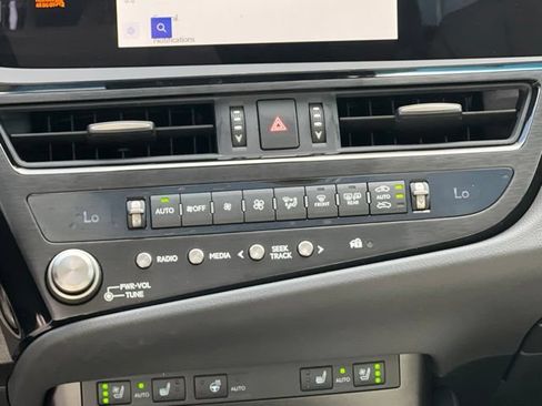 Used 2025 Lexus ES 350 w/ Premium Package FWD image 25