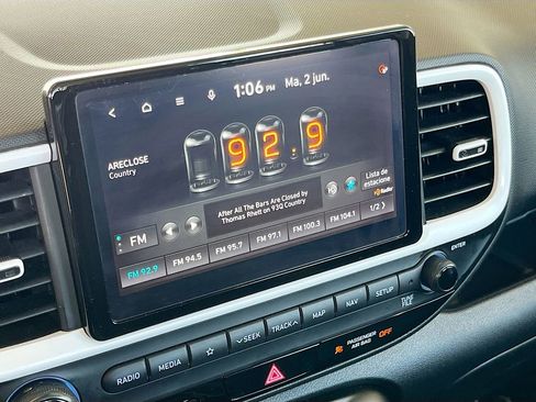Used 2022 Hyundai Venue Limited FWD image 15