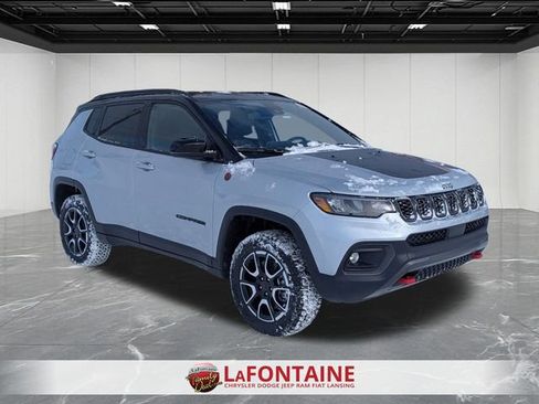 New 2026 Jeep Compass Trailhawk w/ Sun, Sound & Navigation Group AWD/4WD image 7