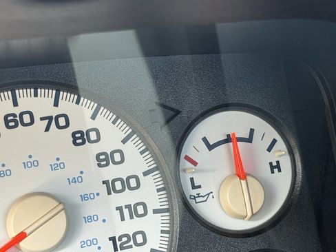 Used 2004 Dodge Ram 1500 Truck ST image 12