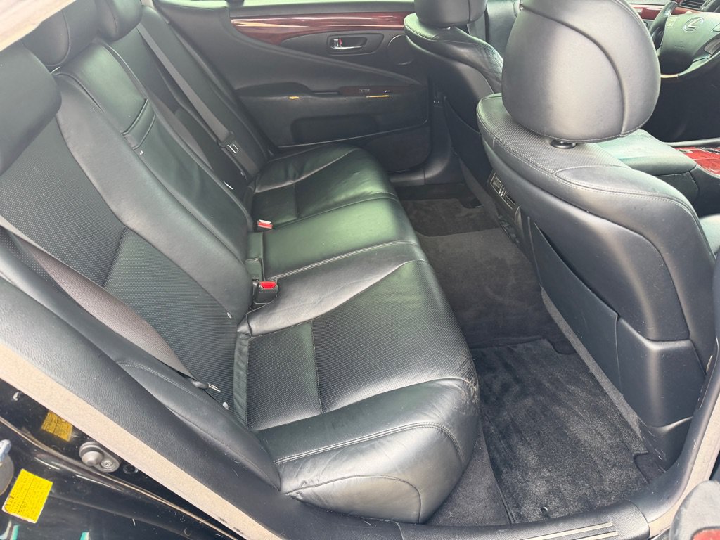 Used 2007 Lexus LS 460 w/ Comfort Pkg RWD image 13