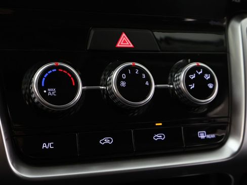 Used 2022 Kia Sorento LX FWD image 43
