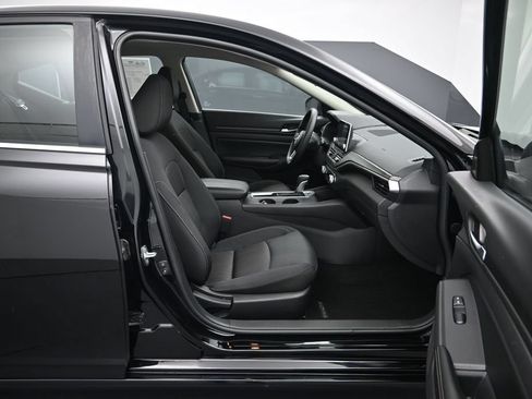 Used 2025 Nissan Altima 2.5 SV FWD image 26