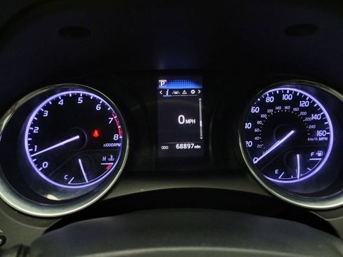 Used 2020 Toyota Camry SE w/ Carpet Mat Package image 23