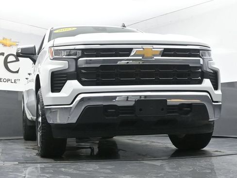 Used 2023 Chevrolet Silverado 1500 LT AWD/4WD image 3