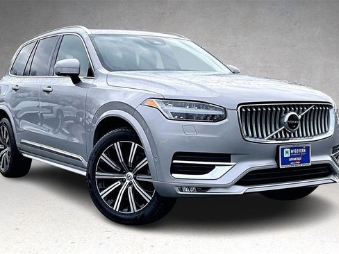 Certified 2023 Volvo XC90 B6 Plus image 3