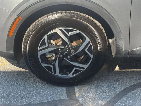 Used 2025 Kia Sportage LX image 29