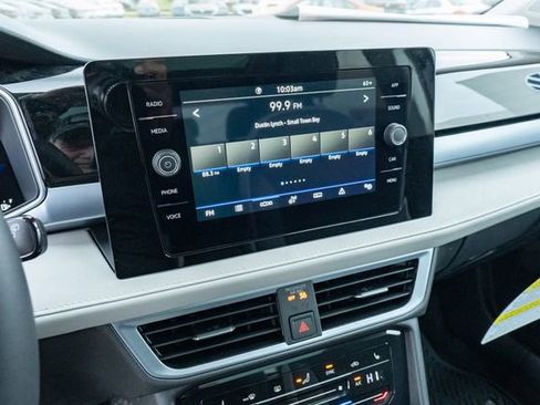 New 2026 Volkswagen Taos SE FWD image 21