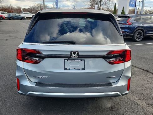 New 2026 Honda Odyssey Touring image 5