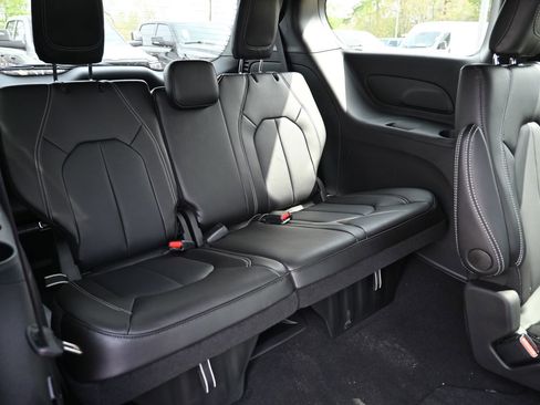 New 2026 Chrysler Pacifica Select image 24