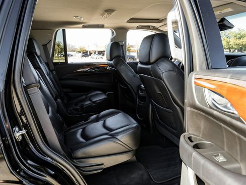 Used 2018 Cadillac Escalade Luxury image 37