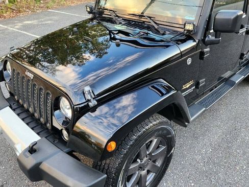 Used 2015 Jeep Wrangler Unlimited Sahara AWD/4WD image 24