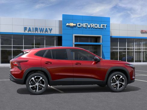 New 2026 Chevrolet Trax RS w/ Sunroof Package FWD image 5
