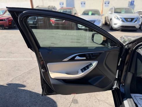 Used 2018 INFINITI QX30 Premium w/ Navigation Package image 24