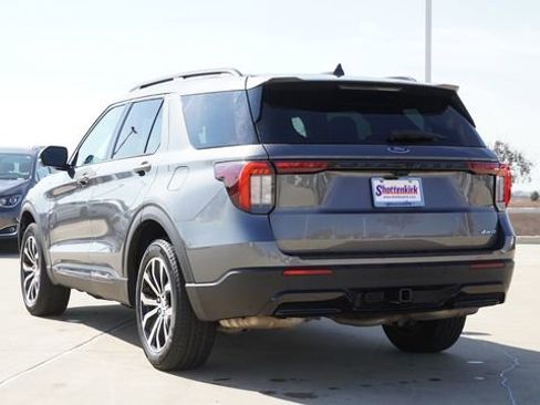 Used 2025 Ford Explorer ST-Line image 7