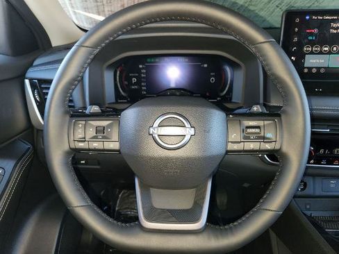 Certified 2025 Nissan Rogue SL w/ Tech Package image 25