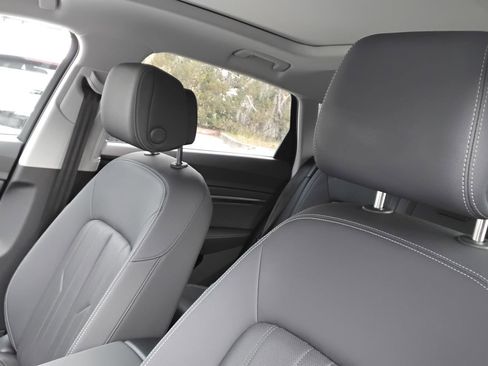 Used 2024 Audi Q8 e-tron Premium Plus image 18