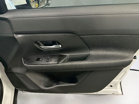 Used 2025 Nissan Kicks SV AWD/4WD image 28