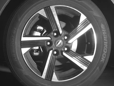 Used 2025 Nissan Sentra SV FWD image 12