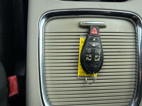 Used 2019 Dodge Grand Caravan SXT image 25