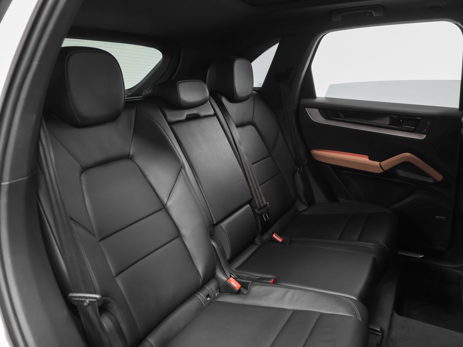 Certified 2024 Porsche Cayenne AWD/4WD image 23