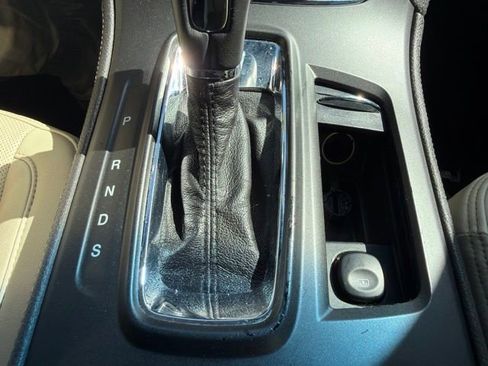 Used 2013 Lincoln MKS AWD image 31