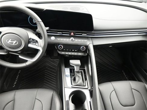 New 2025 Hyundai Elantra Limited image 12
