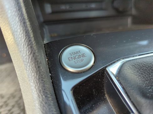 Used 2022 Volkswagen Tiguan SE R-Line image 44