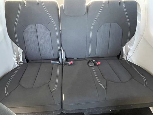 Used 2023 Chrysler Voyager LX image 13