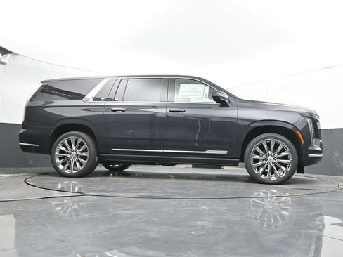 New 2026 Cadillac Escalade ESV Luxury w/ LPO, Radiant Package AWD/4WD image 42