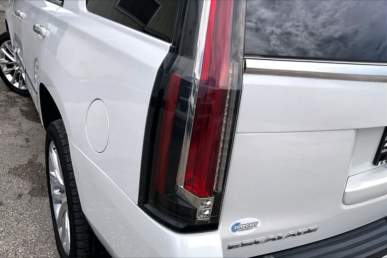 Used 2019 Cadillac Escalade Platinum RWD image 29