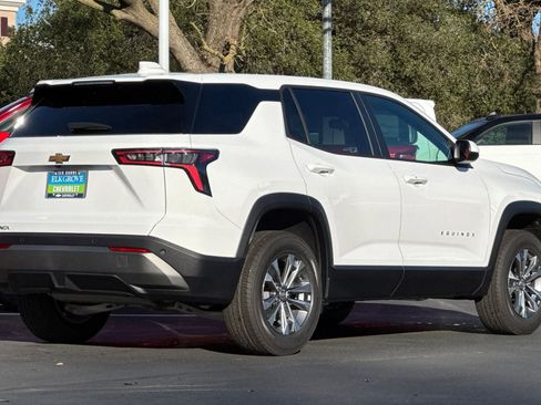 New 2026 Chevrolet Equinox LT image 3