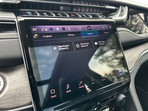 Used 2022 Jeep Grand Cherokee Limited 4xe image 22