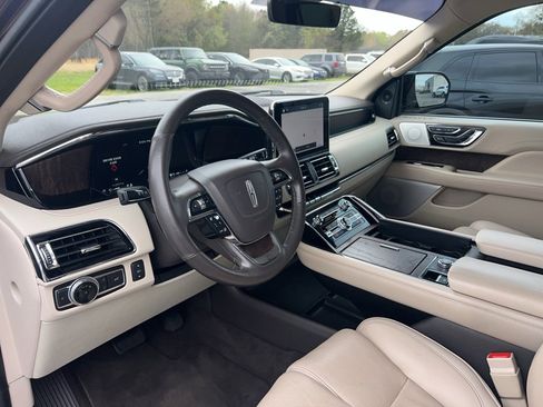 Used 2018 Lincoln Navigator L Reserve w/ Technology Package image 12