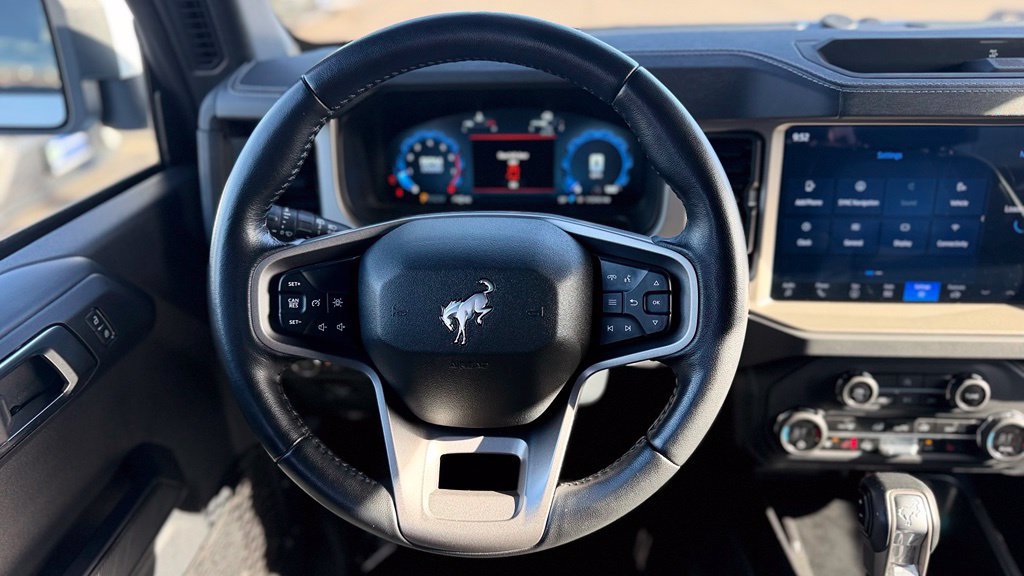 Used 2025 Ford Bronco Outer Banks AWD/4WD image 13