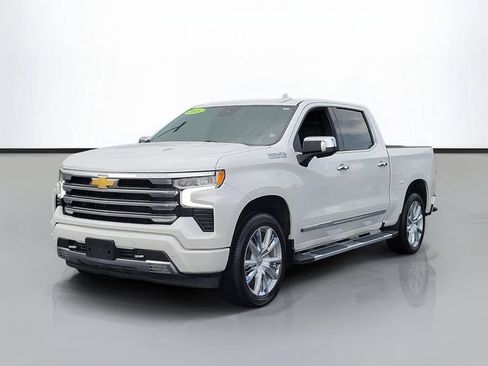 Used 2025 Chevrolet Silverado 1500 High Country w/ High Country Premium Package AWD/4WD image 3