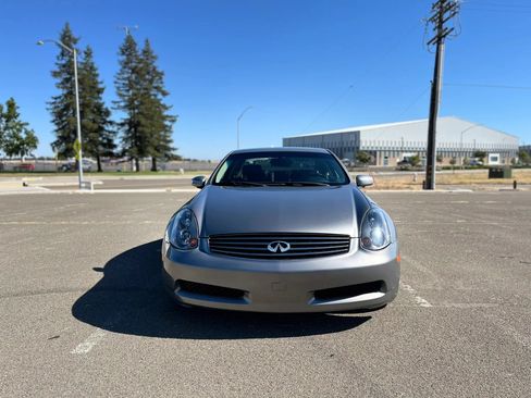 Used 2004 INFINITI G35 Coupe w/ Premium Pkg RWD image 2