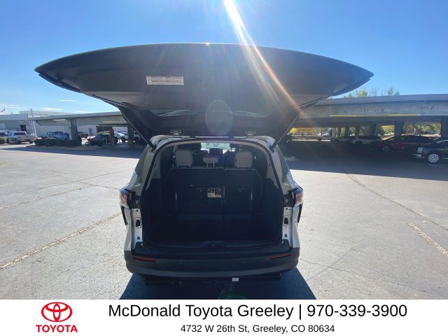 Used 2023 Toyota Sienna XLE FWD image 25