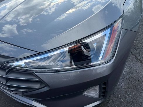 Used 2019 Hyundai Elantra SEL image 2