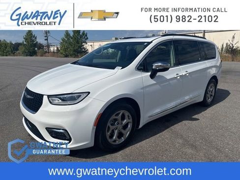 Used 2023 Chrysler Pacifica Limited image 1