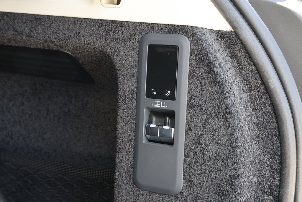 New 2026 Land Rover Range Rover SE AWD/4WD image 9