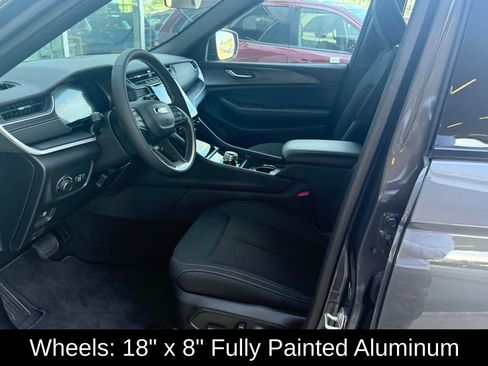 Certified 2025 Jeep Grand Cherokee Laredo X image 11