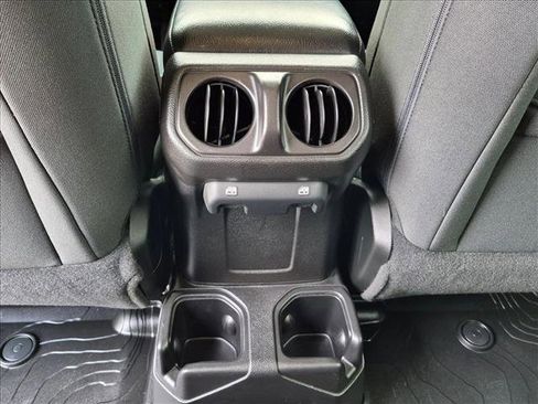 Used 2019 Jeep Wrangler Unlimited Sport S AWD/4WD image 16