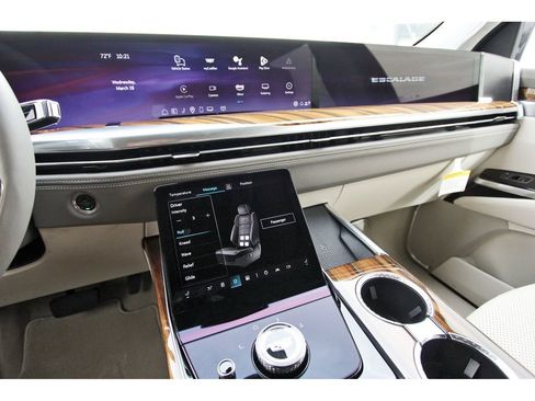 New 2025 Cadillac Escalade ESV Premium Luxury Platinum image 16