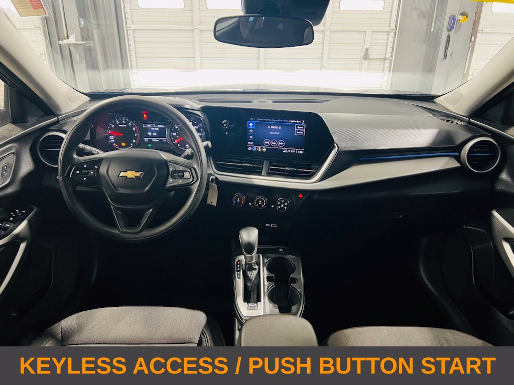 Used 2024 Chevrolet Trax LS w/ LS Convenience Package FWD image 4